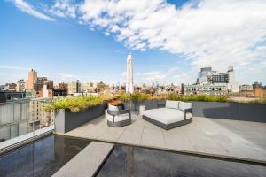 Fiberglass Lipless Flat Bottom  Planter 152 Elizabeth St