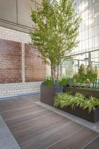 Fiberglass Engineeing Lipless Flat Bottom Planter Grouping